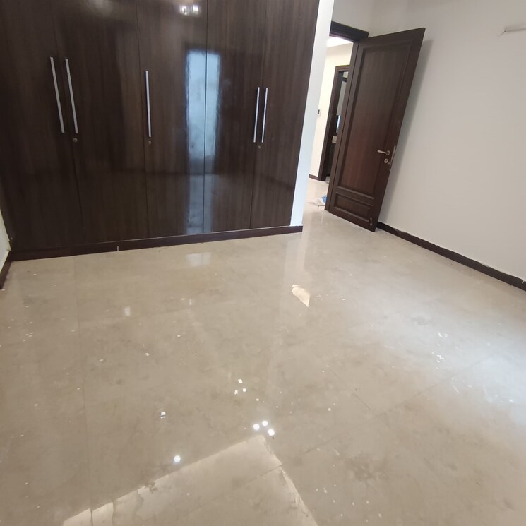 Room, shivalik colony 3 Bedroom 200 Sq.Yd. Builder Floor In Shivalik Colony Delhi 8958151