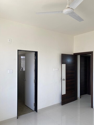Room in 3 BHK Apartment at Ekta California, Nibm Road – for Rent