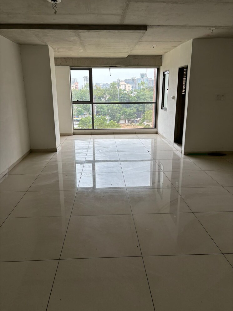 Room, ratna-re-11 Commercial Office Space 871 Sq.Ft. In Ambli Ahmedabad 8958188