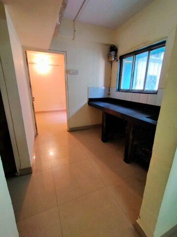 Room in 1 BHK Apartment at Triveni Tower, Kandivali West – for Rent