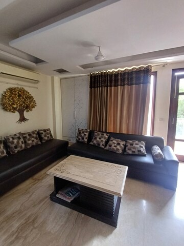 Furnished Amenities in 3.5 BHK Builder Floor at Ramesh Nagar – for Rent