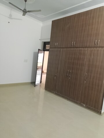 Room in 2 BHK Independent House at Gomti Nagar – for Rent