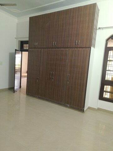 Room in 2 BHK Independent House at Gomti Nagar – for Rent