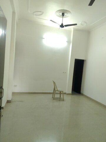 Room in 2 BHK Independent House at Gomti Nagar – for Rent