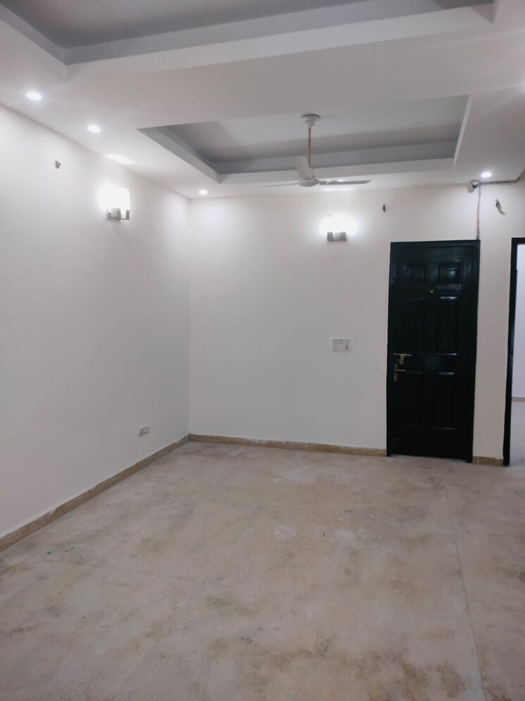 Room, rwa-apartments 3 Bedroom 200 Sq.Mt. Builder Floor In Sector 31 Noida 8958298