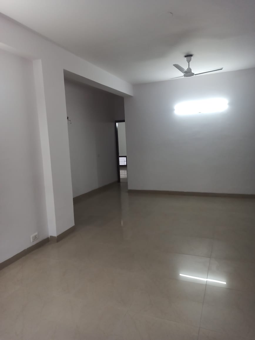 3 BHK + Pooja Room Builder Floor For Rent in Unitech South City II