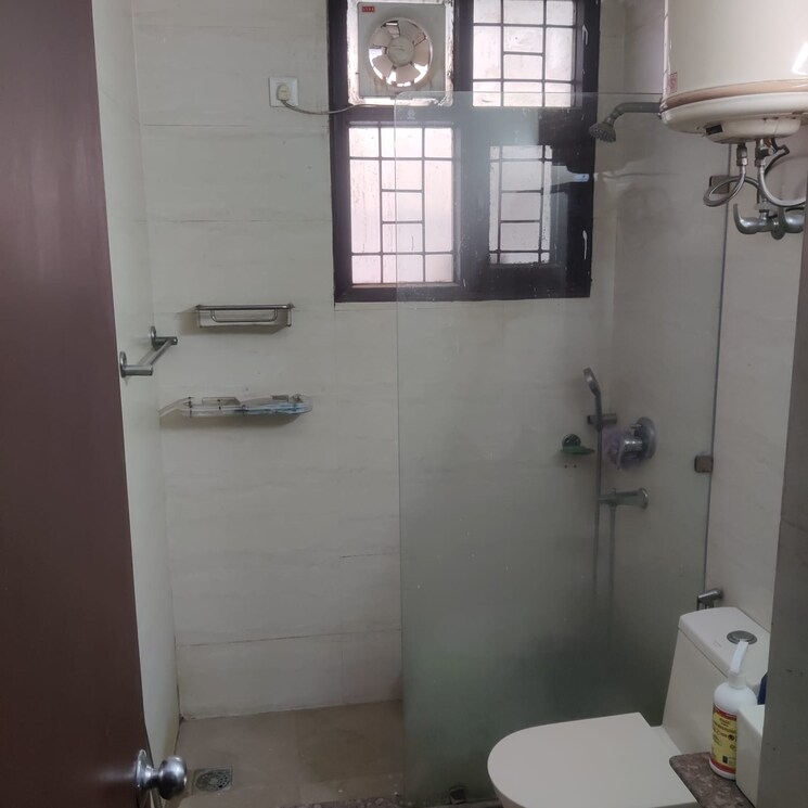 Bathroom, unitech-south-city-ii 3 Bedroom 1800 Sq.Ft. Builder Floor In Sector 50 Gurgaon 8958366
