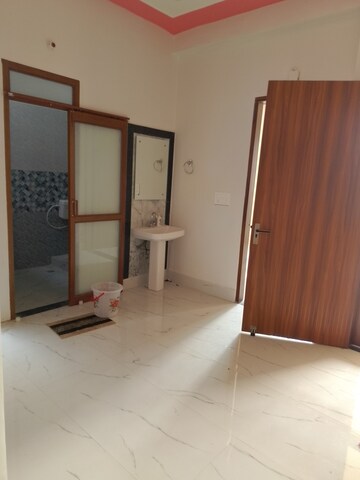 Room in 2 BHK Independent House at Gomti Nagar – for Rent