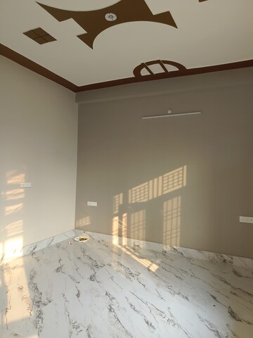 Room in 2 BHK Independent House at Gomti Nagar – for Rent
