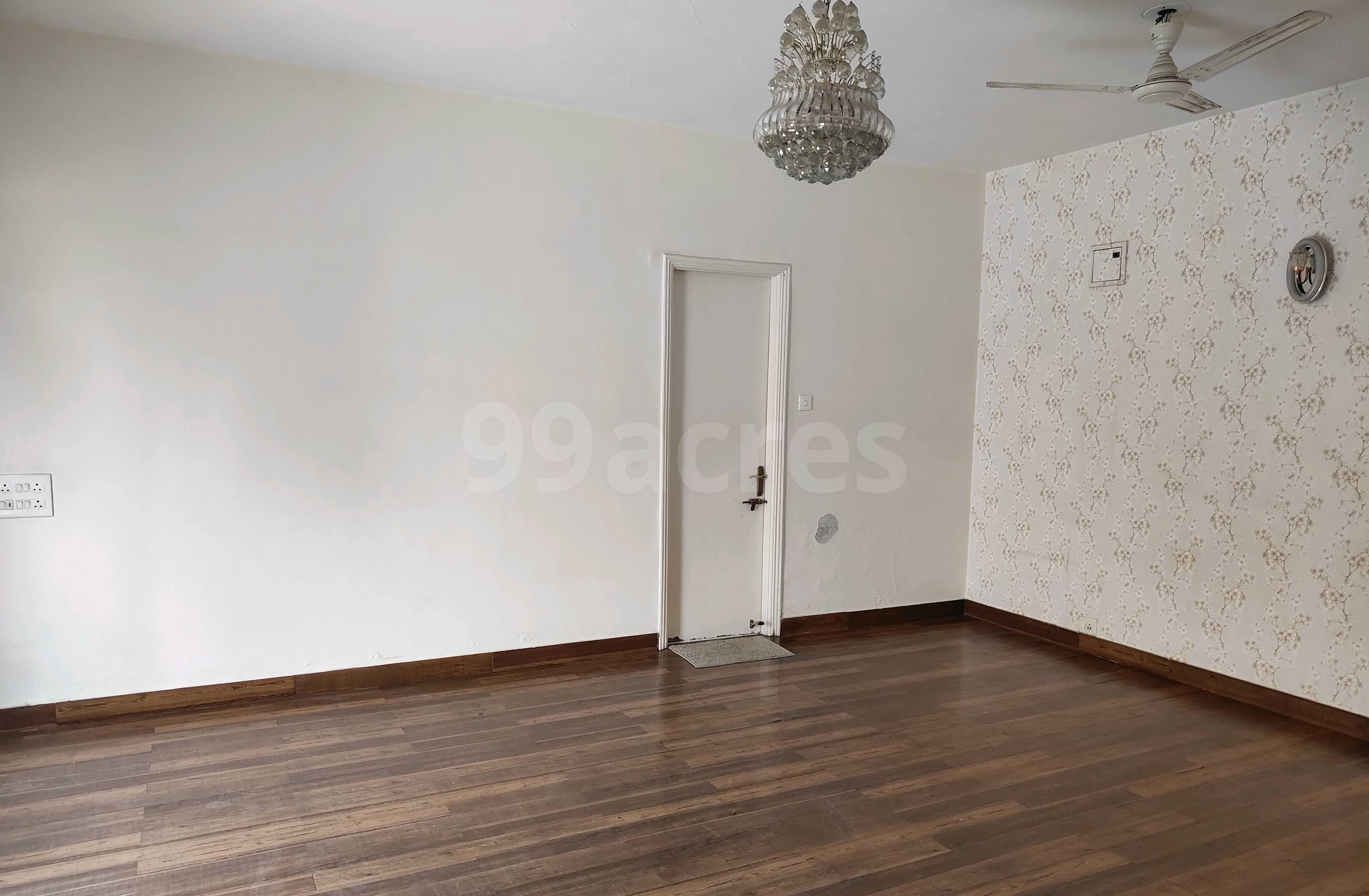 2 BHK + Extra Room Apartment For Rent in Siddharth Royal Homes