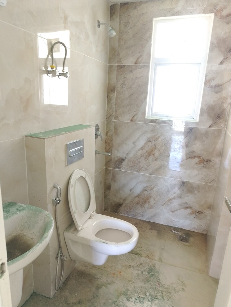Bathroom, omaxe-the-palace 3 Bedroom 1550 Sq.Ft. Apartment In Gomti Nagar Lucknow 8958383