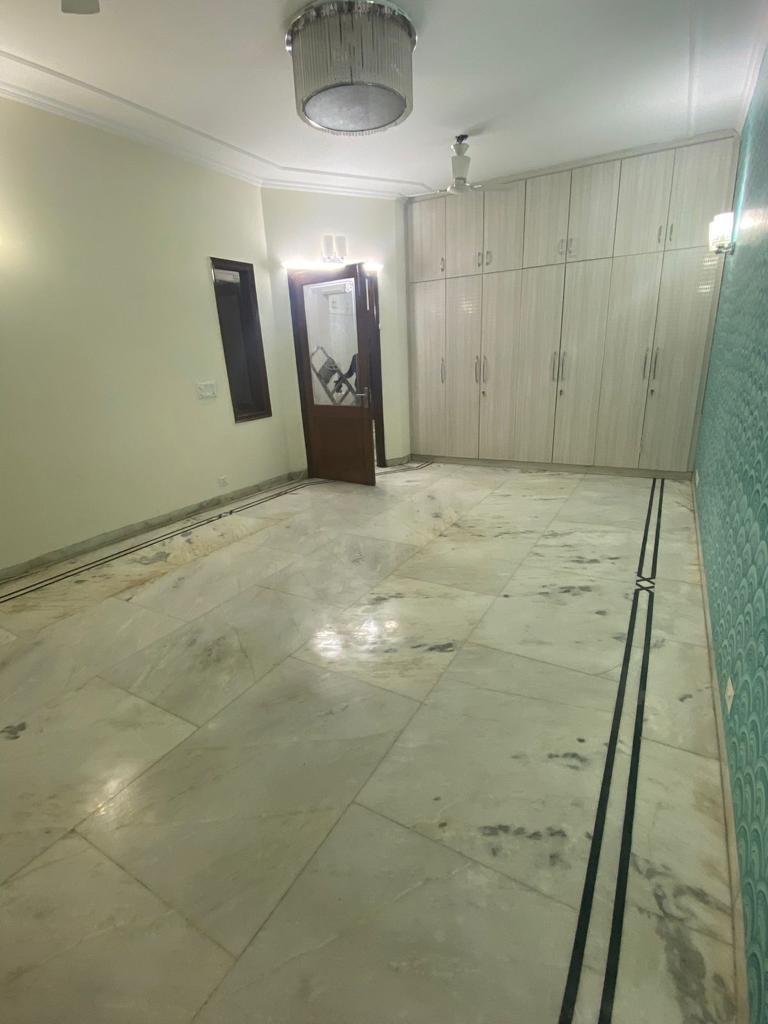 3 BHK + Servant Room Apartment For Sale in Unitech Fresco