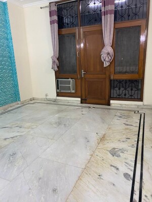 Room in 3 BHK Apartment at Unitech Fresco, Sector 50 – for Sale