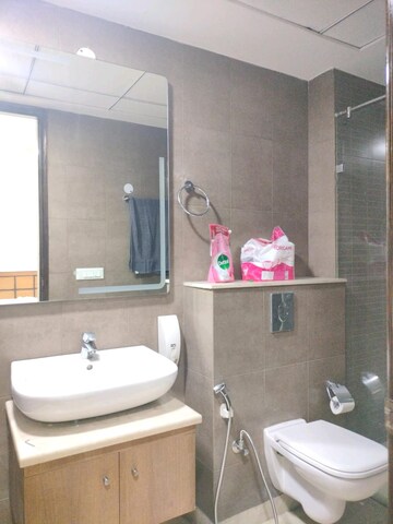 Bathroom in 4 BHK Apartment at Suncity Platinum Towers, Sector 28 – for Sale