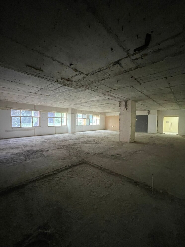  Parking, heera-panna-shopping-centre Commercial Showroom 9000 Sq.Ft. In Powai Mumbai 8958461