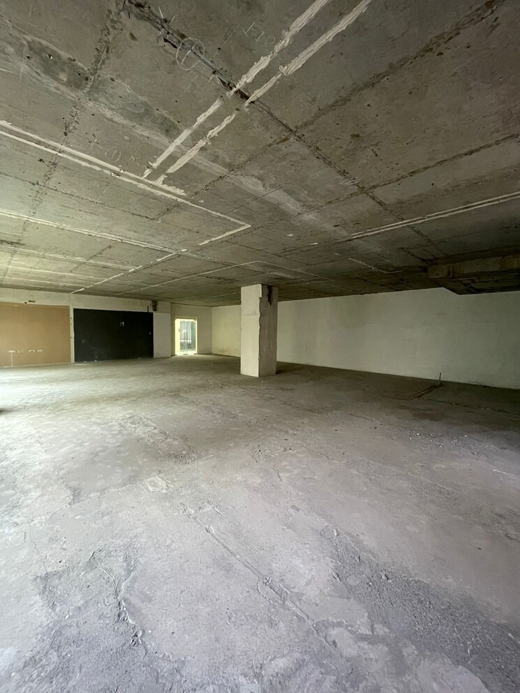  Parking, heera-panna-shopping-centre Commercial Showroom 9000 Sq.Ft. In Powai Mumbai 8958461