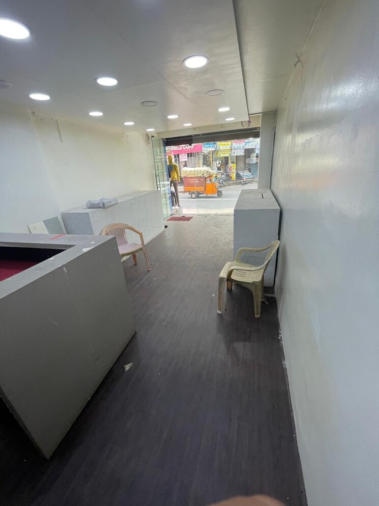 Balcony, sadashiv peth Commercial Shop 600 Sq.Ft. In Sadashiv Peth Pune 8958484