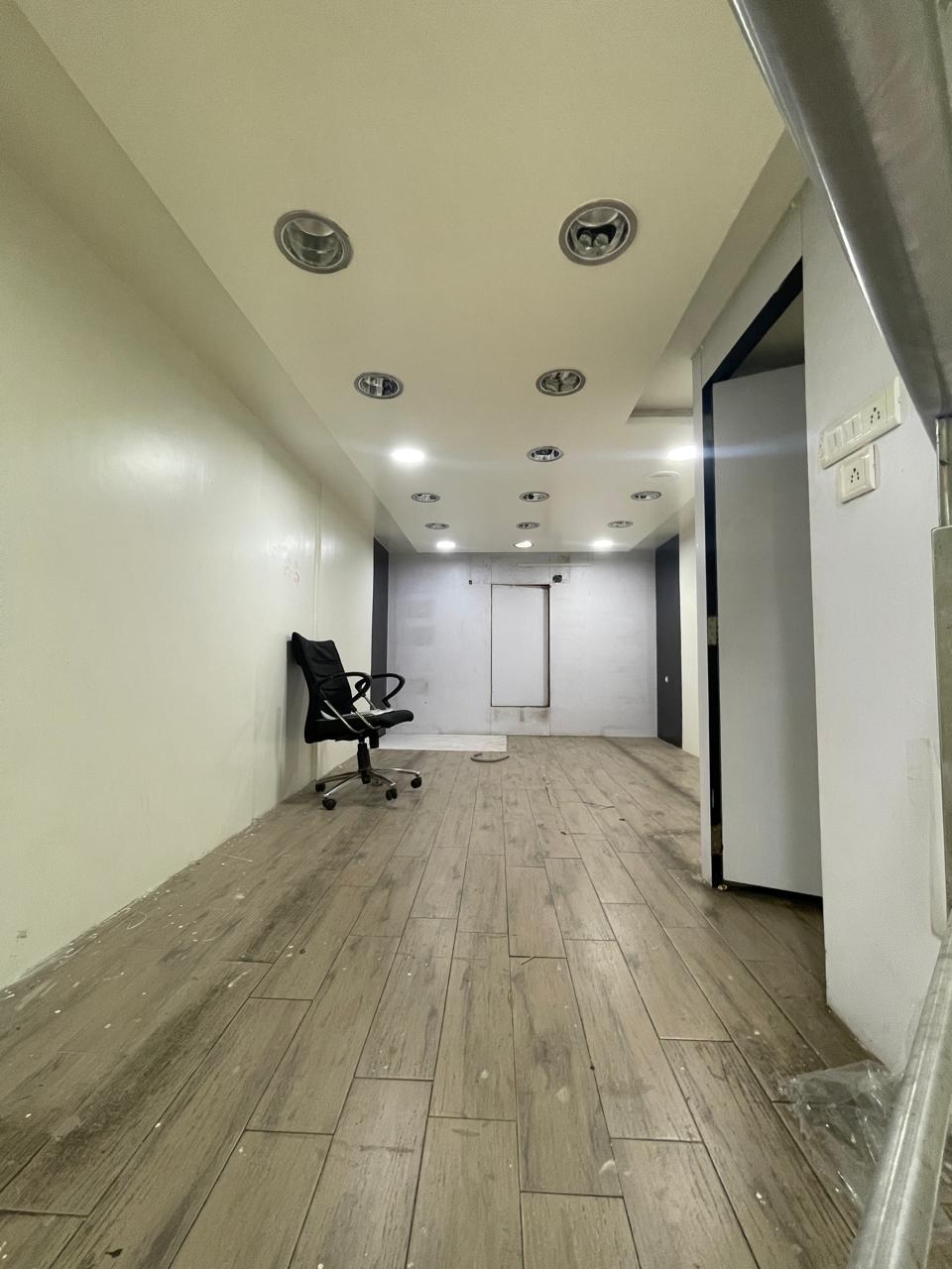 Retail Shop For Rent in Lmn