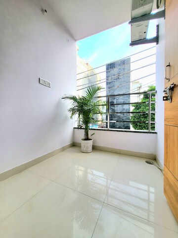 Balcony in 1 RK Builder Floor at Sushant Vyapaar Kendra, Sector 43 – for Rent
