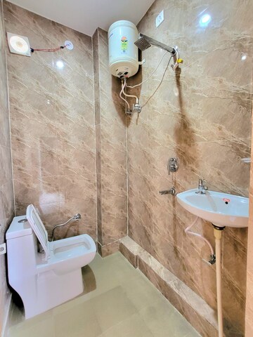 Bathroom in 1 RK Builder Floor at Sushant Vyapaar Kendra, Sector 43 – for Rent