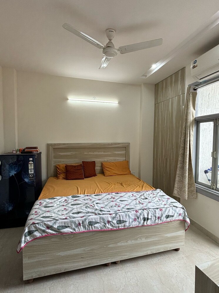 Bedroom, sushant-vyapaar-kendra 1 RK 289 Sq.Ft. Builder Floor In Sector 43 Gurgaon 8958510