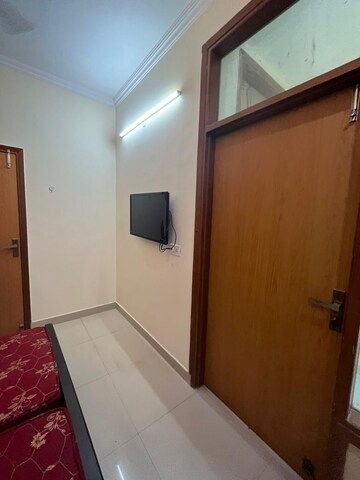 Furnished Amenities in 1 RK Builder Floor at Sushant Vyapaar Kendra, Sector 43 – for Rent