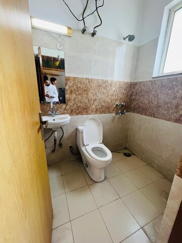 Bathroom in 1 RK Builder Floor at Sushant Vyapaar Kendra, Sector 43 – for Rent