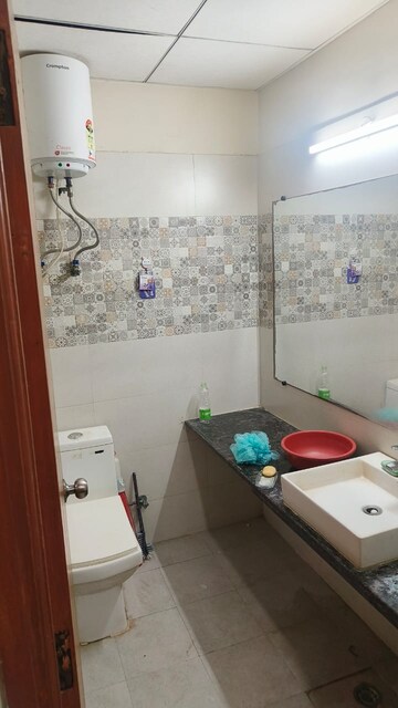 Furnished Amenities in 1 BHK Apartment at Paramount Golfforeste, Zeta I Greater Noida – for Rent
