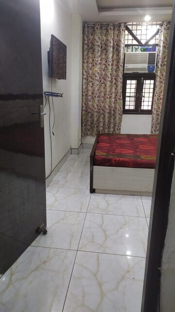 Bathroom in 2 BHK Builder Floor at Sushant Vyapaar Kendra, Sector 43 – for Rent
