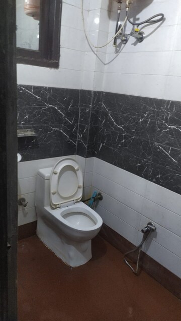 Bathroom in 2 BHK Builder Floor at Sushant Vyapaar Kendra, Sector 43 – for Rent