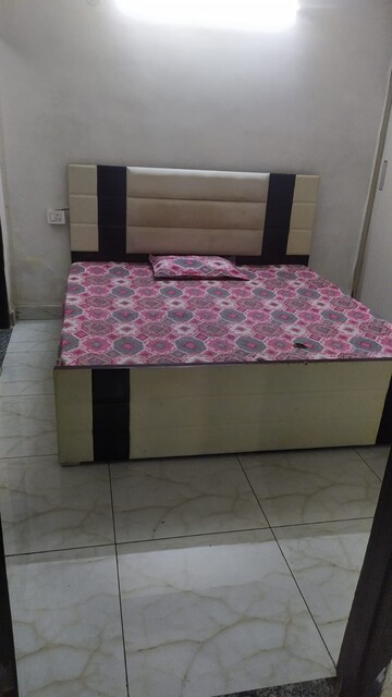 Bedroom in 2 BHK Builder Floor at Sushant Vyapaar Kendra, Sector 43 – for Rent