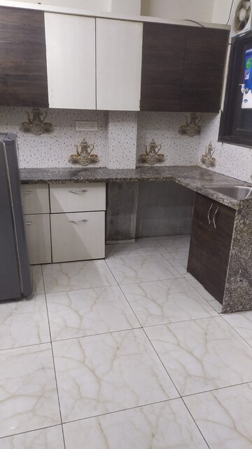 Kitchen in 2 BHK Builder Floor at Sushant Vyapaar Kendra, Sector 43 – for Rent