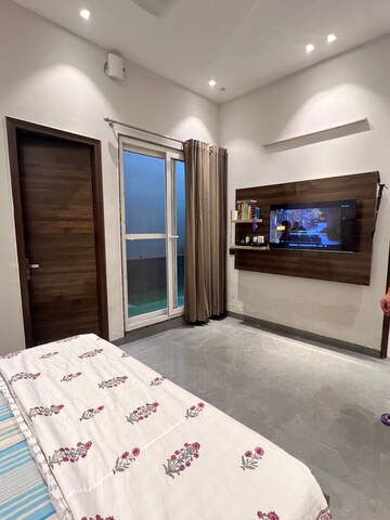Bedroom in 1 BHK Builder Floor at Sushant Vyapaar Kendra, Sector 43 – for Rent