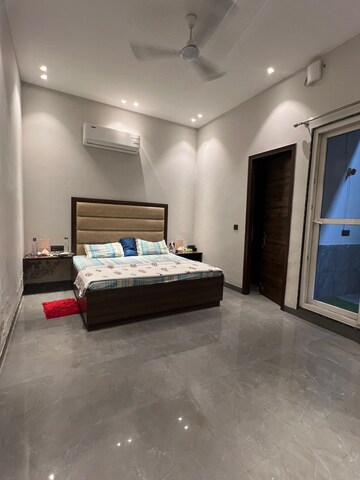 Bedroom in 1 BHK Builder Floor at Sushant Vyapaar Kendra, Sector 43 – for Rent