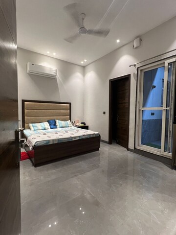 Bedroom in 1 BHK Builder Floor at Sushant Vyapaar Kendra, Sector 43 – for Rent