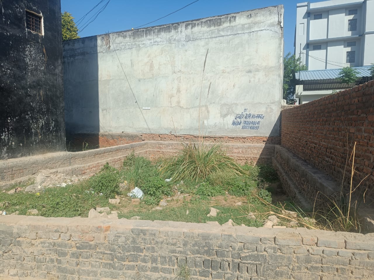 Plot For Sale in Dlf Ankur Vihar