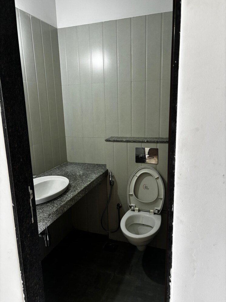 Bathroom, sheth-avalon 3.5 Bedroom 1700 Sq.Ft. Apartment In Laxmi Nagar Thane 8958601