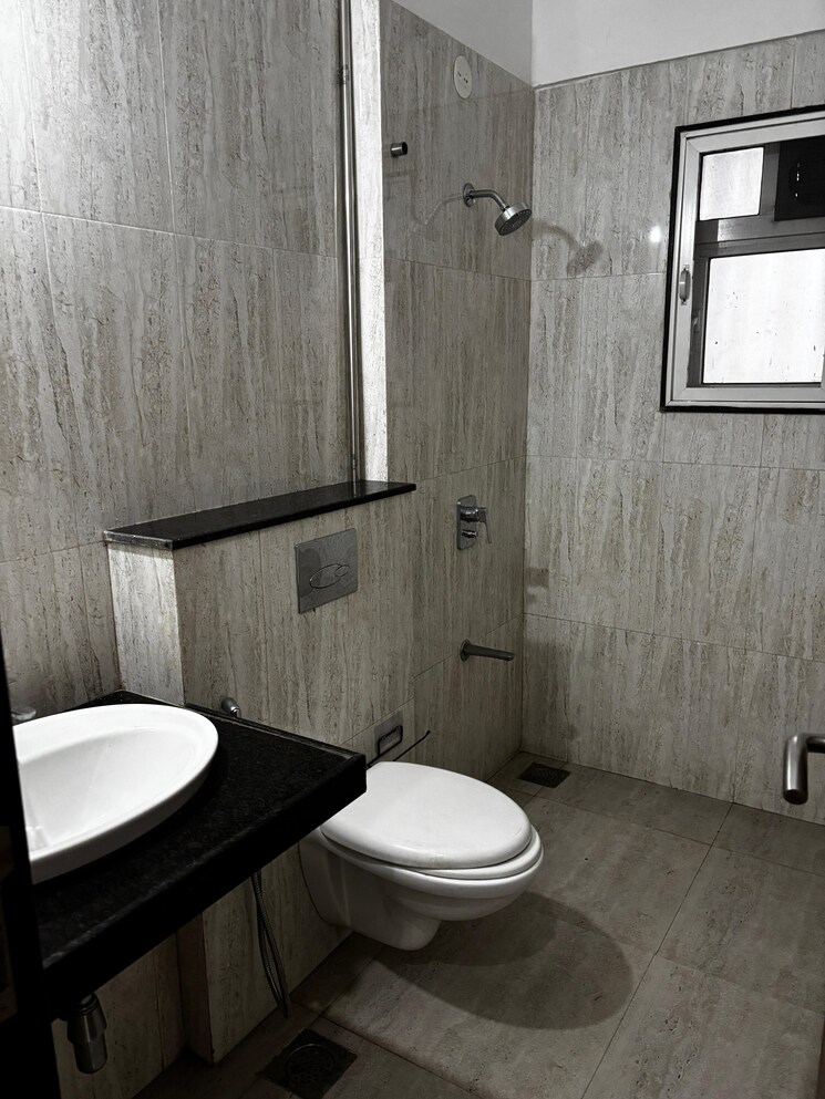 Bathroom, sheth-avalon 3.5 Bedroom 1700 Sq.Ft. Apartment In Laxmi Nagar Thane 8958601