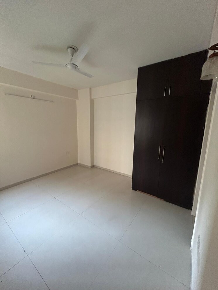 Room, tulip-violet 3 Bedroom 1578 Sq.Ft. Apartment In Sector 69 Gurgaon 8958648