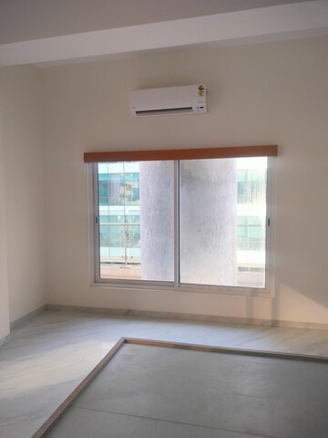 Room in 3 BHK Apartment at Indiabulls Sky Forest, Lower Parel – for Rent