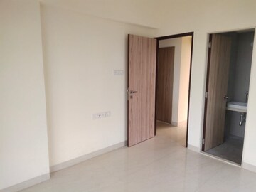 Room in 2 BHK Apartment at JP Eminence, Andheri West – for Rent