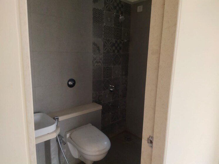 Bathroom, jp-eminence 2 Bedroom 577 Sq.Ft. Apartment In Andheri West Mumbai 8958638
