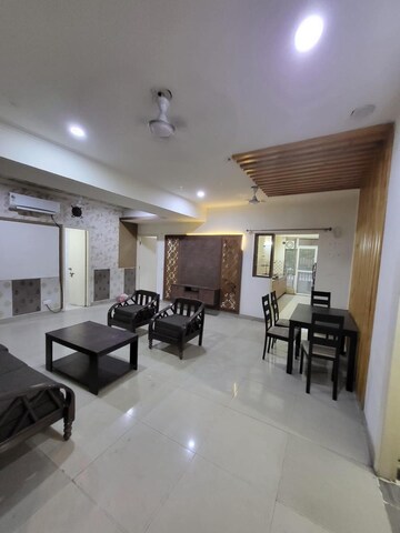 Team Area in 3.5 BHK Apartment at Gaur City 2 - 10th Avenue, Sector 16c Greater Noida – for Rent