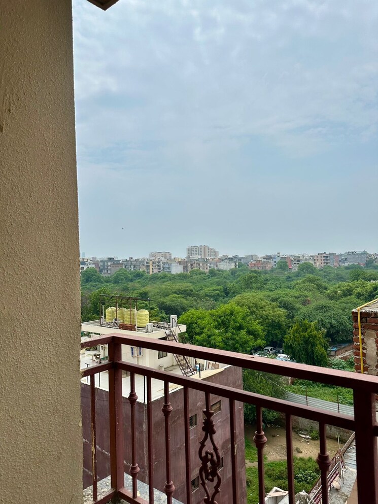 Balcony, freedom fighters enclave 1 Bedroom 500 Sq.Ft. Builder Floor In Freedom Fighters Enclave Delhi 8958636