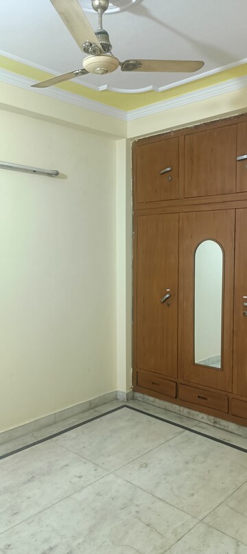 Room in 3 BHK Builder Floor at Vaishali Sector 5 – for Sale