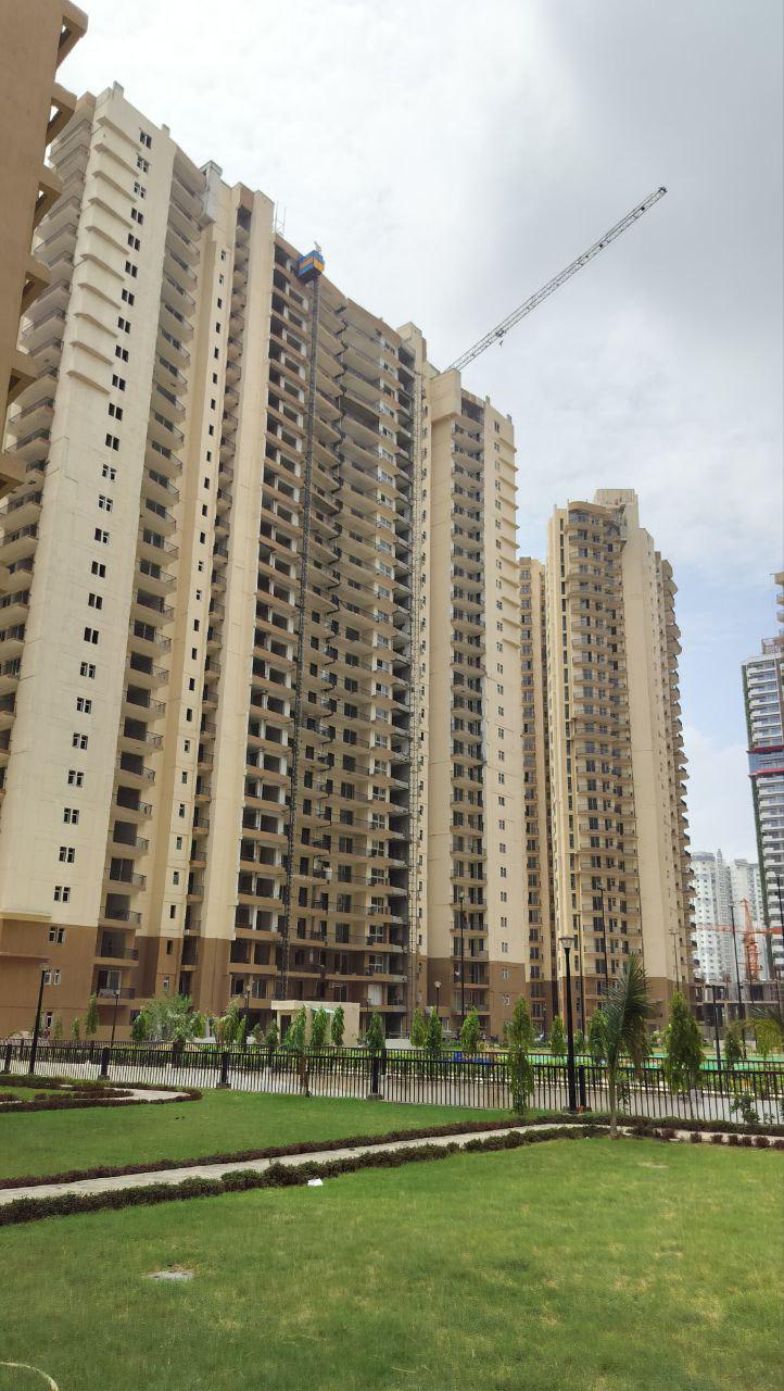 3 BHK + Extra Room Apartment For Sale in Amrapali Heartbeat City