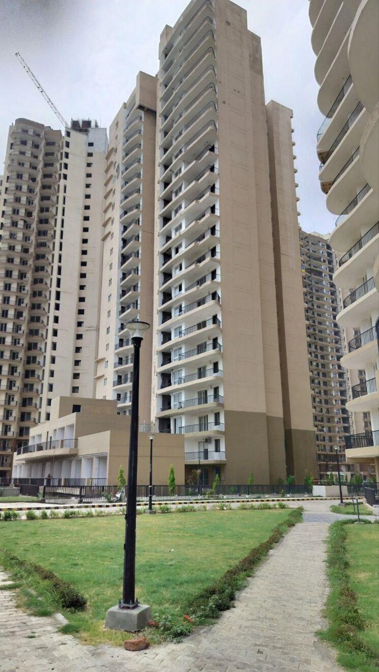 Exterior View, amrapali-heartbeat-city 3 Bedroom 1350 Sq.Ft. Apartment In Sector 107 Noida 8958740