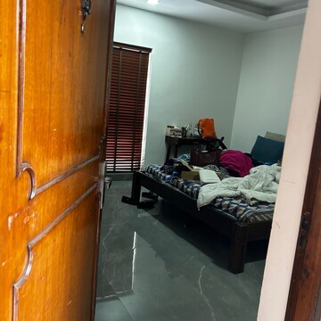 Room in 5 BHK Apartment at Vasant Kunj – for Sale