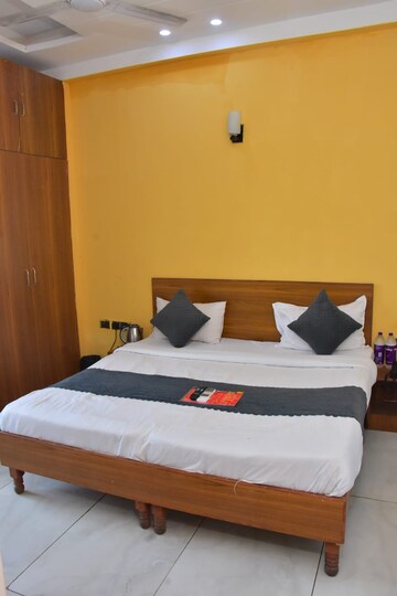 Bedroom in 6+ BHK Independent House at Sector 55 – for Rent