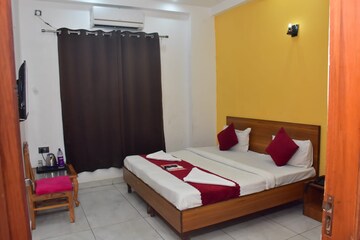 Bedroom in 6+ BHK Independent House at Sector 55 – for Rent